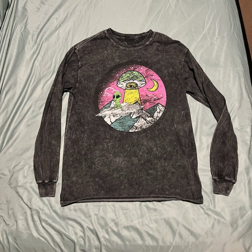 In Your Face Alien Long Sleeved Shirt Women’s M Black Grey